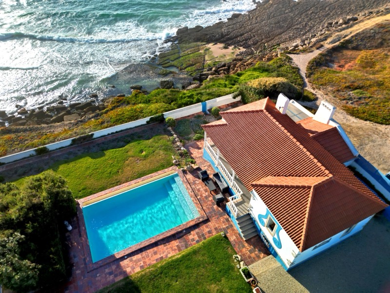 Villa Tamar, its pool and the cliff over the Atlantic, seen from the air
